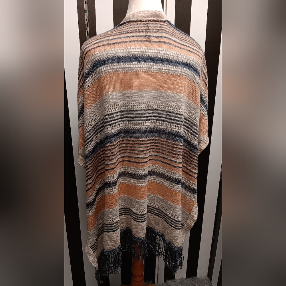 Woven fringed kimono - Picture 2 of 9